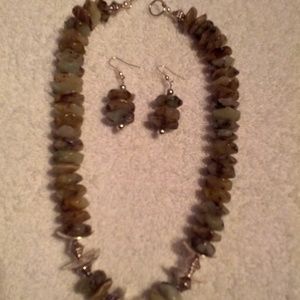 Necklace/earnings set